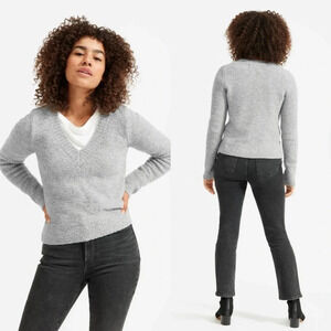 Everlane • The Teddy V-Neck Sweater
